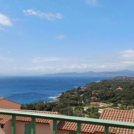 Tous A La Piscine Au Belvedere Vue וילה Saint-Raphaël