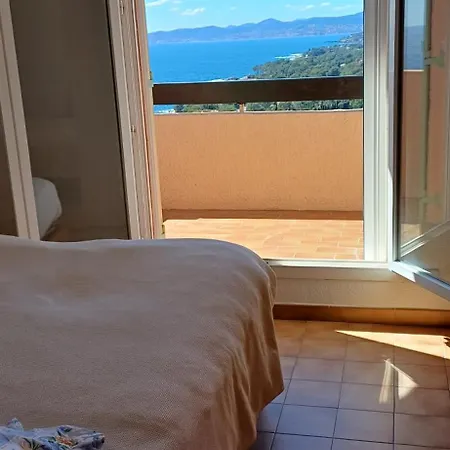 Tous A La Piscine Au Belvedere Vue Saint-Raphaël