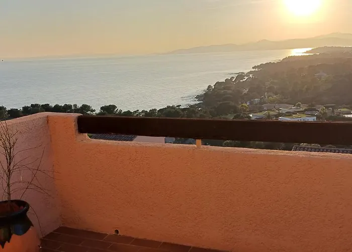 Le Belvedere Superbe Vue فيلة Saint-Raphaël